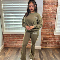 Oversized Crewneck + Flare Leggings (OLIVE)